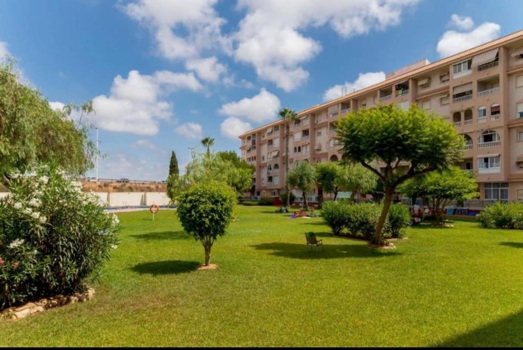 Casa Di Mateo With Garden View And Swimming Pool Apartman Torrevieja Kültér fotó